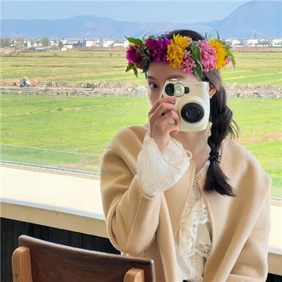 圆月映花都